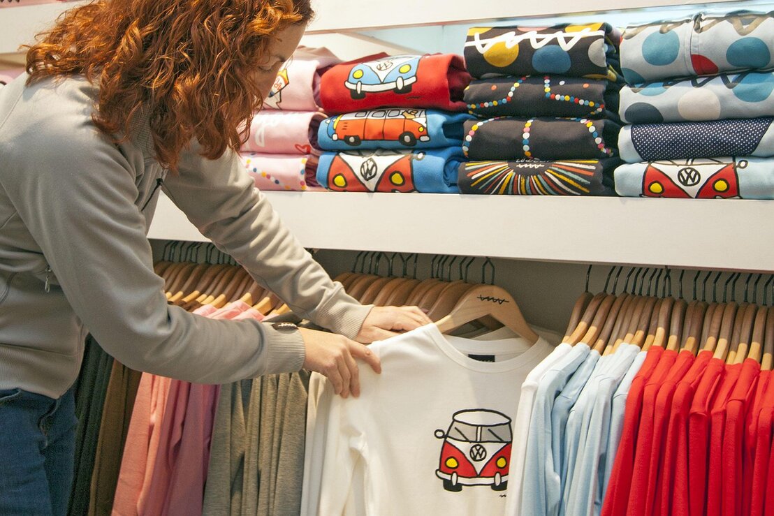 Flyer, T‑Shirts und Poster bereit zur Abholung
